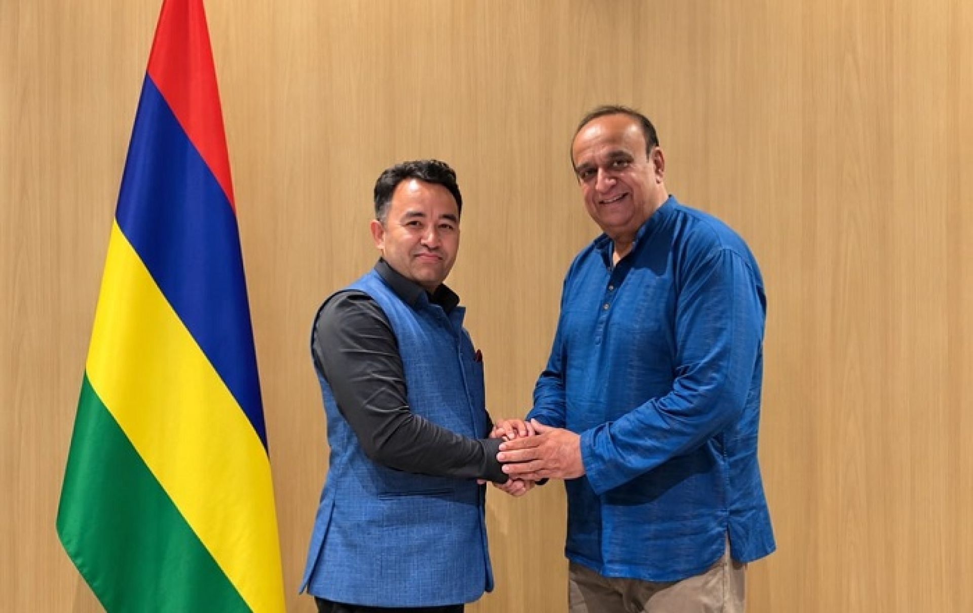 मौरिससमा नेपाली श्रमिकको सुरक्षा र अधिकारका लागि एमओयू गर्न रास्वपा नेता पराजुलीको आग्रह